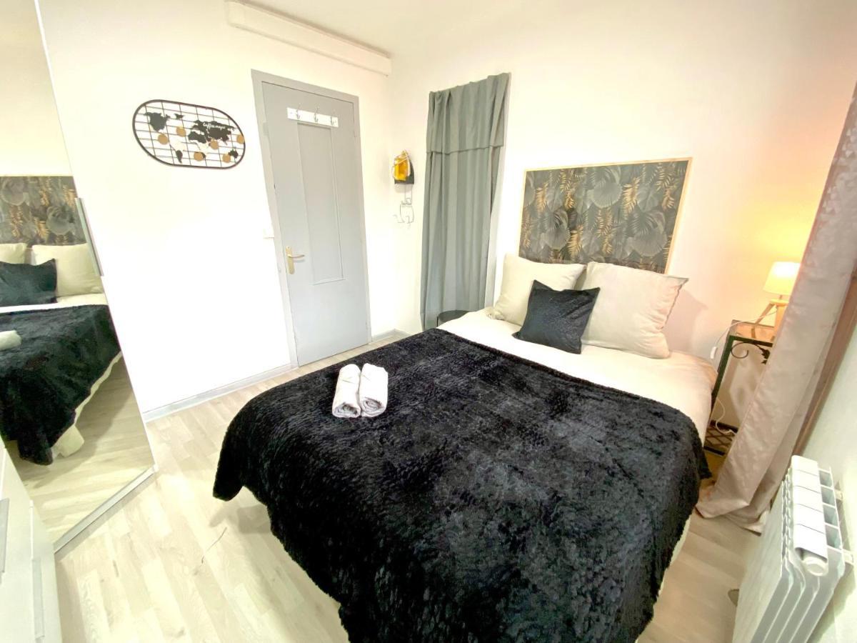 Le Cafe Charmant, Appartement Dans Immeuble Avec Parking Barriere, Balcon LʼArbresle Dış mekan fotoğraf